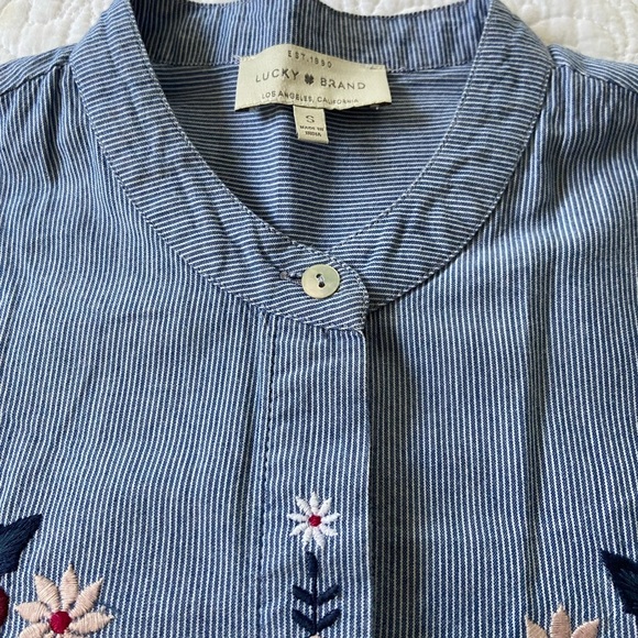 Lucky Brand Embroidered Floral Blue and White Pinstripe Button Down Shirt Size S - Picture 8 of 15